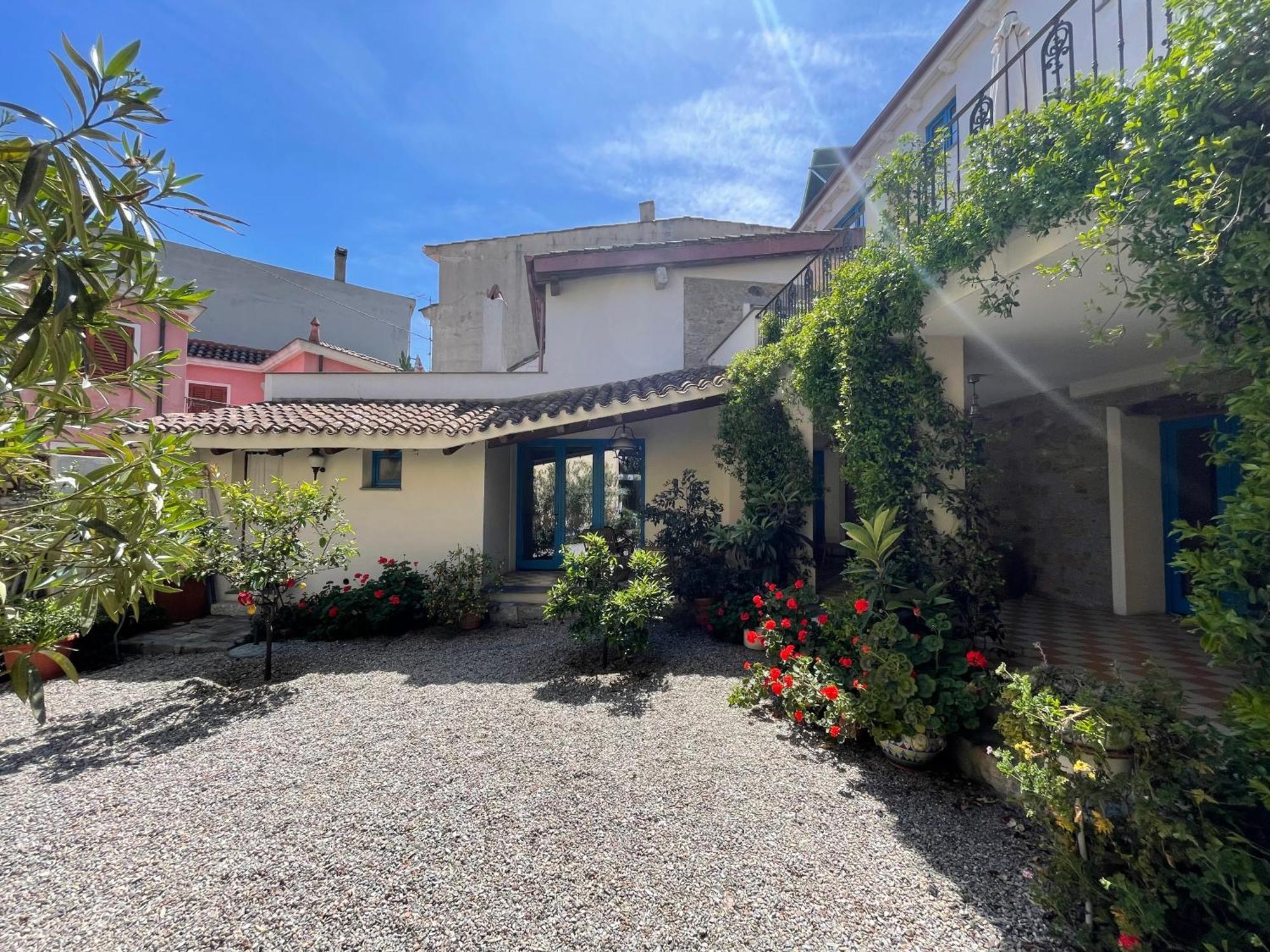 La Corte del Carrubo Bari Sardo Esterno foto